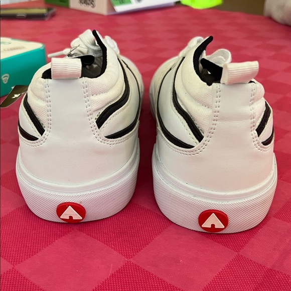 Airwalk White and Black Sneakers - Picture 3 of 5